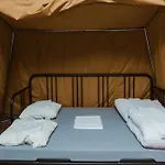 트렉 호스텔
