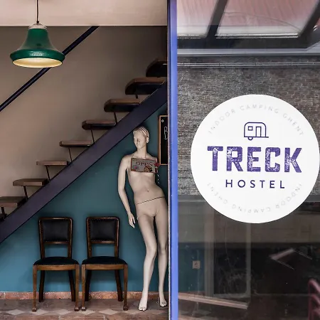 Hostel Treck *